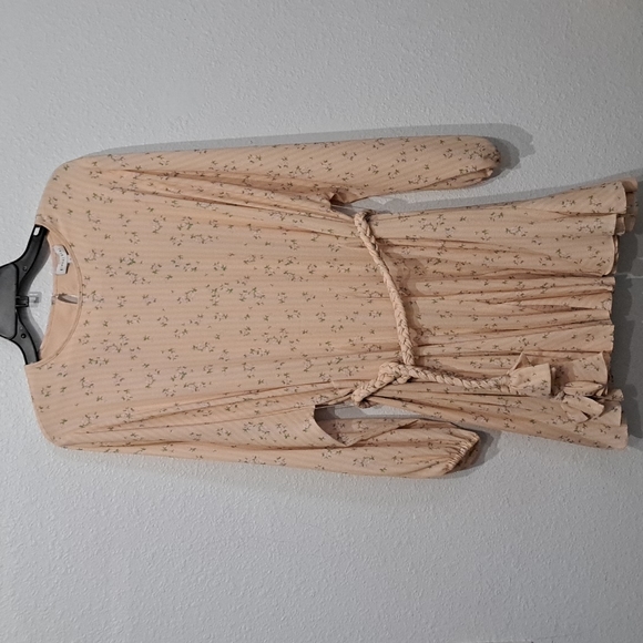 Gianni Bini Riley Floral Braided Belt Long Balloon Sleeve Crew Neck Swin… - Picture 2 of 6